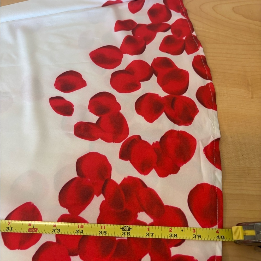 Elegant Black & White Rose Petal Valentine Dress – Size S - Picture 4 of 7